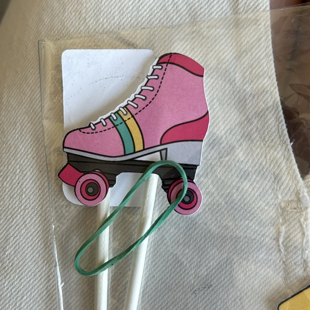 90’s Cupcake Toppers 🧁 - 8pcs